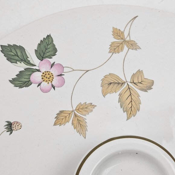 Wedgwood 3.5 Qt Covered Casserole Wild Strawberry England Oven to Table Vintage - Picture 9 of 10